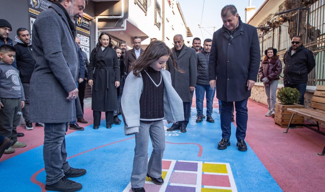 Başkan Cemil Tugay Güzel İzmir Hareketi’ni başlattı İzmir Büyükşehir Belediye Başkanı Dr. Cemil Tugay, kamusal alanların İzmirlilerin