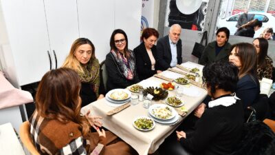 İzmirli belediye başkanlarının eşleri, İzmir Büyükşehir Belediye Başkanı Dr. Cemil