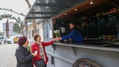 Buca Belediyesi, 60 yaş üstü vatandaşların keyifle vakit geçirecekleri Çınarlar