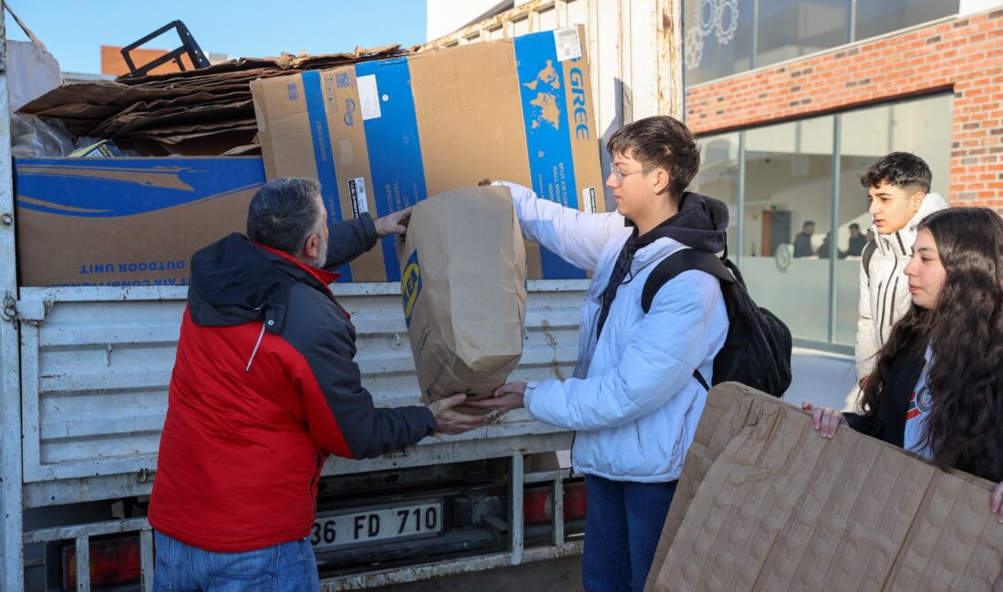 İlçe genelindeki okullarda “iklim değişikliği ve sıfır atık” eğitimleri veriyor.