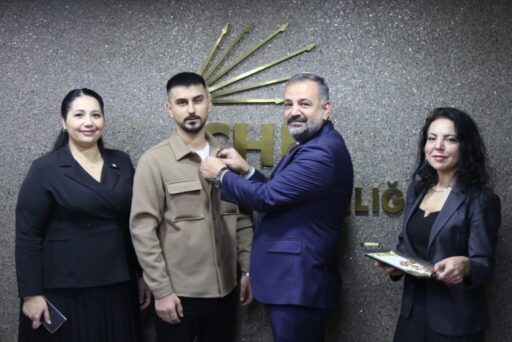 Cumhuriyet Halk Partisi İzmir örgütü, Genel Başkan Özgür Özel'in talimatları