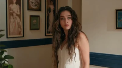 'Leyla' dizisinin başrolü Cemre Baysel'i sette iki kişin gizlice izledi