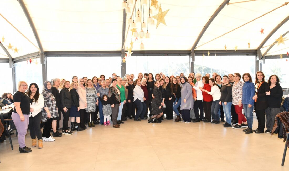 Çiğli’de Kadın Dayanışması Hayat Buldu Çiğli Belediyesi tarafından, kadın kursiyerlere yönelik düzenlenen Dayanışma Buluşmasında birliktelik