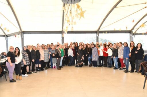 Çiğli Belediyesi tarafından, kadın kursiyerlere yönelik düzenlenen Dayanışma Buluşmasında birliktelik