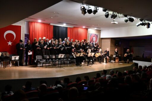 Çiğli’de Rebetiko Korosu Rüzgarı Esti