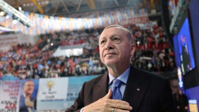 Cumhurbaşkanı Erdoğan, İzmir Büyükşehir Belediyesi’ne Yüklendi.  “Yağmur çiselese İzmir’i