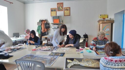 Sosyal belediyecilik anlayışı doğrultusunda çalışmalarına devam eden Çeşme Belediyesi, okuma