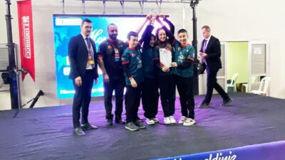 Bayraklı Belediyesinin robotik kodlama kursiyerlerinden oluşan ‘Bayraklı Rangers’ takımı, 255