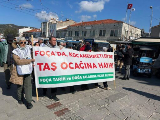 Foça’da faaliyet yürüten taş ocaklarına karşı açılan davalarını kazanmalarına rağmen,