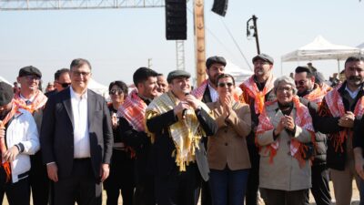 Torbalı'da geleneksel hale gelen Deve Güreşi Festivali, bu yıl 16.