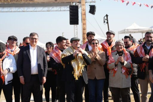 Torbalı'da geleneksel hale gelen Deve Güreşi Festivali, bu yıl 16.