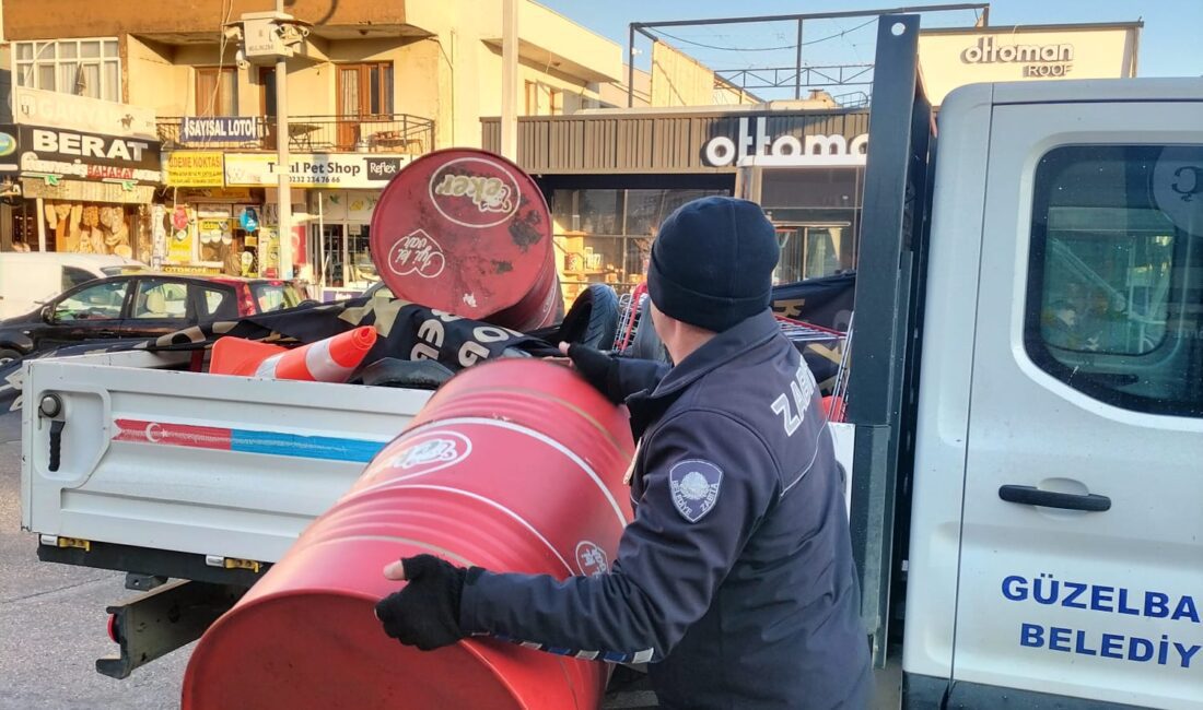Güzelbahçe Belediyesi’ne bağlı Zabıta Müdürlüğü ekipleri, kaldırımlara tezgâh, ürün, reklam