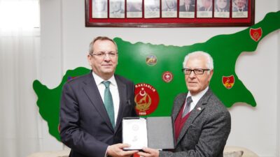 Kuzey Kıbrıs Türk Cumhuriyeti Cumhurbaşkanı Ersin Tatar, Ayvalık Belediye Başkanı