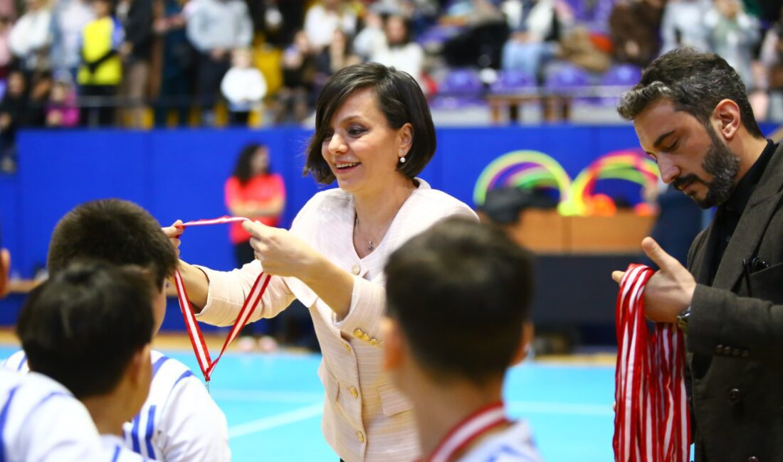 Karabağlar Belediyesi, Spor Okullarına katılan öğrenciler için sömestr tatilinde keyifli