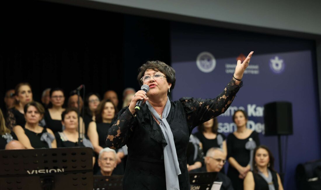 Balçova Belediyesi Türk Halk Müziği ve Türk Sanat Müziği koroları
arka