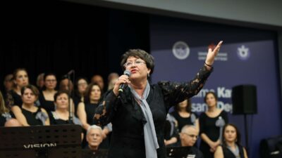 Balçova Belediyesi Türk Halk Müziği ve Türk Sanat Müziği koroları
arka