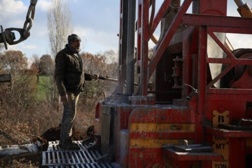 Manisa Büyükşehir Belediyesi, köyden mahalleye dönüşen yerleşim yerlerinde halkın temiz