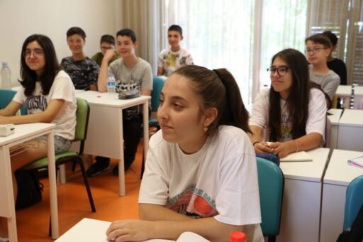 Manisa Büyükşehir Belediyesi Eğitim Merkezi’nde (MABEM) yeni dönem kayıtları başladı.