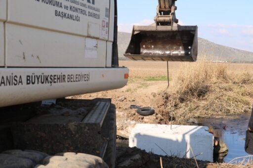 Manisa Büyükşehir Belediyesi, dere yataklarında yaptığı temizlik ve düzenlemeler ile