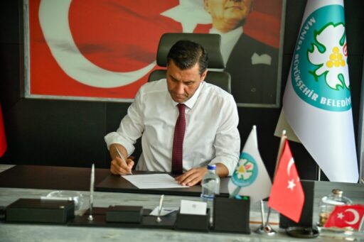 Manisa Büyükşehir Belediyesi, halkın belediye hizmetlerine daha kolay ve hızlı