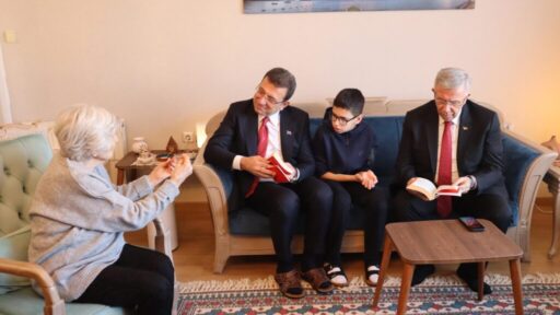 Ankara Büyükşehir Belediye Başkanı Mansur Yavaş, İstanbul Büyükşehir Belediye Başkanı