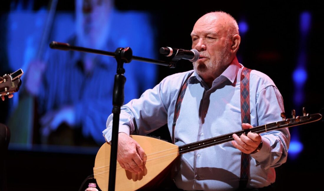 Musa Eroğlu rüzgârı Türk halk müziğinin dev ismi Musa Eroğlu, İzmir Büyükşehir Belediyesi