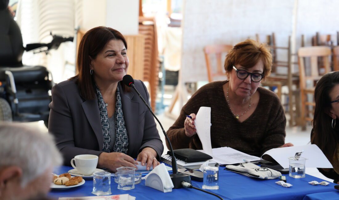 Foça Belediyesinin öncülüğünde kurulan, çeşitli çalışma gruplarına ayrılarak alanlarında projeler