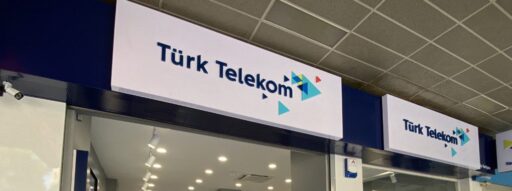 İzmir'de Türk Telekom'un kurumsal işlemlerini yapan bir bayisinde skandal olay
