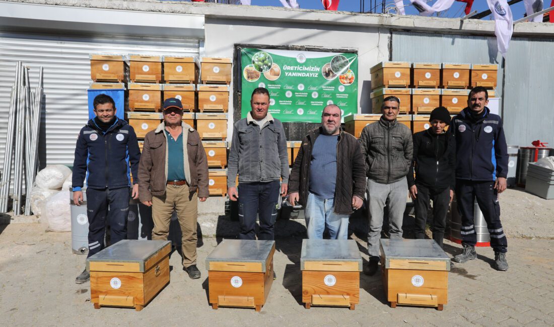 Muğla Büyükşehir Belediyesi 2024 yılında yaşanan orman yangınlarında
arıları zarar gören