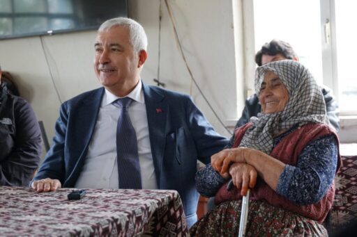 Kemalpaşa Belediye Başkanı Mehmet Türkmen, vatandaşların taleplerini doğrudan dinlemek ve