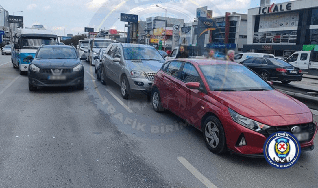 İzmir’in Gaziemir ilçesi Akçay Caddesi’nde, havalimanı istikameti Migros alt geçidinde