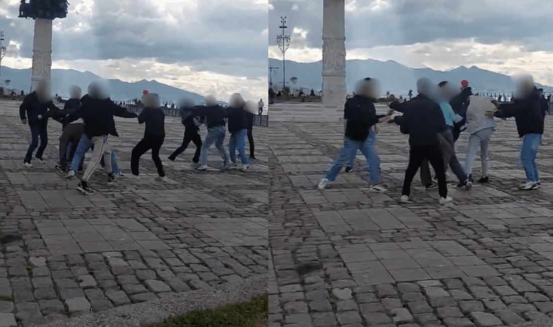 İzmir’in Konak ilçesi Alsancak semtinde dün akşam saatlerinde iki grup