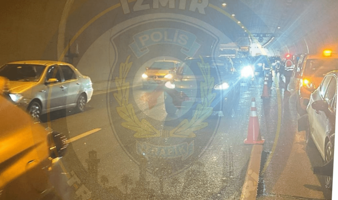Bayraklı Tünelleri’nde 5 araç çarpıştı! Bayraklı Tünelleri küçük tünel içinde, Bornova istikametinde beş aracın karıştığı