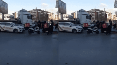 İzmir’in Bayraklı ilçesinde, Folkart Towers önünde otomobil ile motosikletin karıştığı