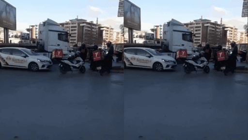 İzmir’in Bayraklı ilçesinde, Folkart Towers önünde otomobil ile motosikletin karıştığı