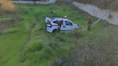 İzmir’in Bayraklı ilçesindeki Smyrna Meydanı Kavşağı’nda iddialara göre alkollü sürücü,