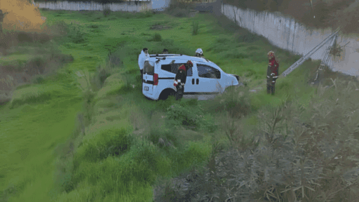 İzmir’in Bayraklı ilçesindeki Smyrna Meydanı Kavşağı’nda iddialara göre alkollü sürücü,