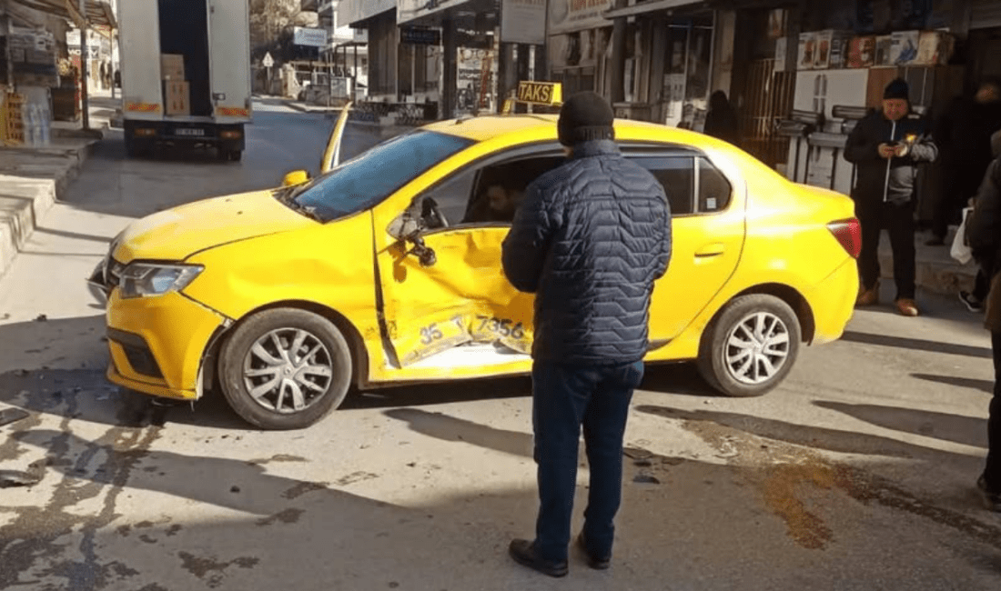 İzmir’in Bornova ilçesi Pınarbaşı’nda maddi hasarlı trafik kazası meydana geldi.