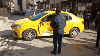 İzmir’in Bornova ilçesi Pınarbaşı’nda maddi hasarlı trafik kazası meydana geldi.