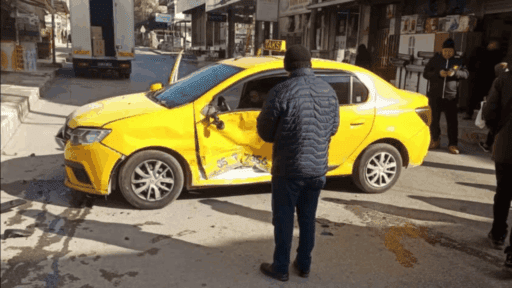 İzmir’in Bornova ilçesi Pınarbaşı’nda maddi hasarlı trafik kazası meydana geldi.