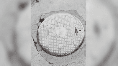 İzmir’in Çiğli ilçesinde, Doğa Koleji önünde bulunan rögar kapağının güvensiz