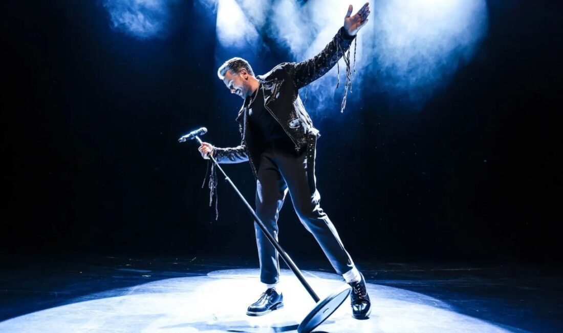 Türk pop müziğinin sevilen ismi Emre Altuğ, İzmir’de Son Dakika Magazin