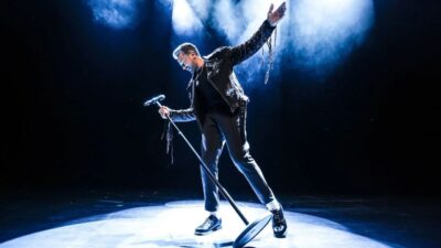 Türk pop müziğinin sevilen ismi Emre Altuğ, İzmir’de Son Dakika Magazin