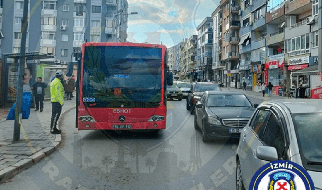 İzmir’in Gaziemir ilçesi Önder Caddesi ile Akçay Caddesi kesişimine yakın