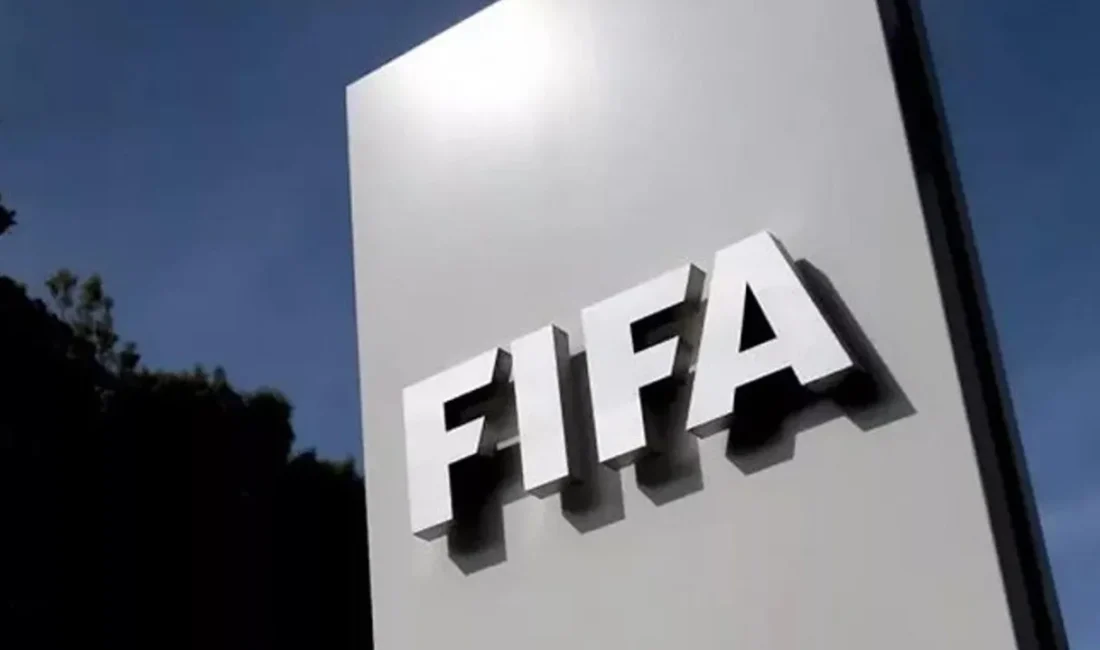 FIFA, Sivasspor’a 3 dönem transfer yasağı getirildiğini duyurdu. Bu karar,