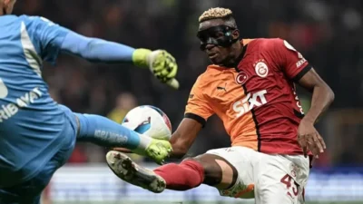 Galatasaray, Fenerbahçe ile oynadığı kritik derbiyi 0-0’lık skorla tamamladı. Ancak,