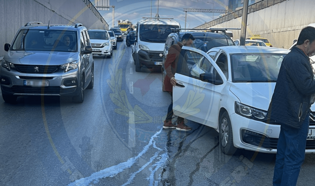 Gaziemir’de zincirleme trafik kazası! İzmir’in Gaziemir ilçesi Akçay Caddesi üzeri Havalimanı istikametine doğru meydana gelen