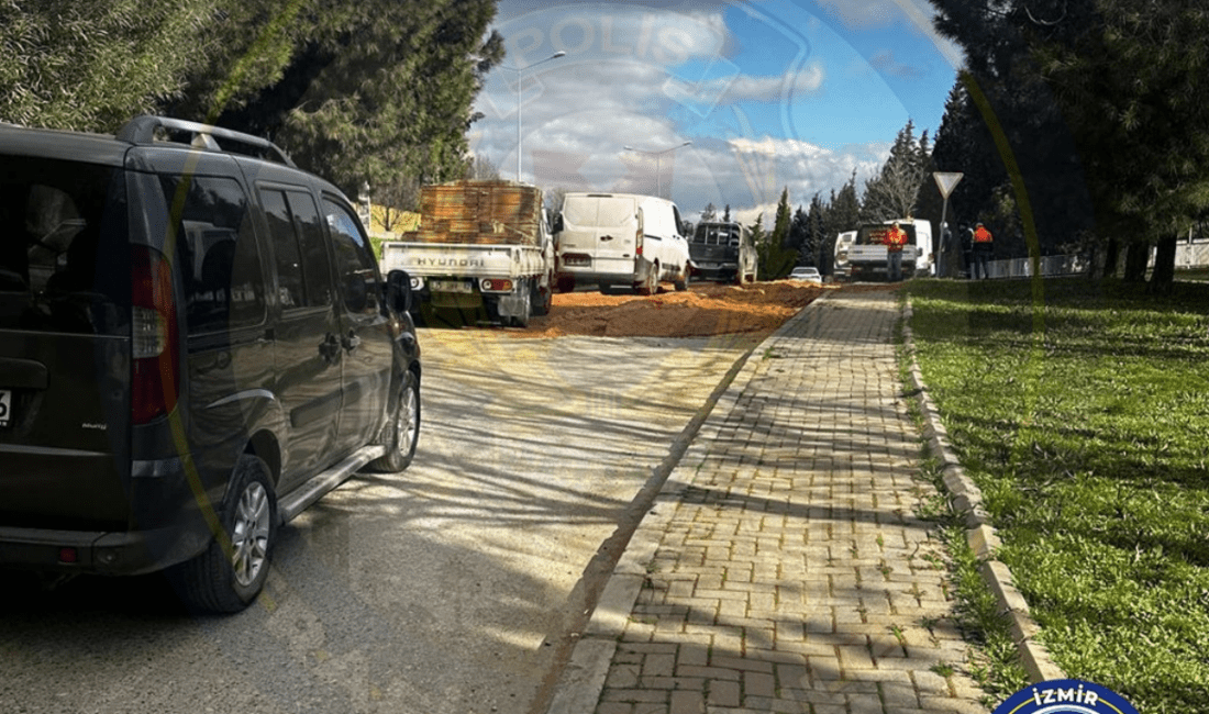 İzmir’in Buca ilçesi Mehmet Akif Caddesi’nden Yeşillik Caddesi istikametine doğru