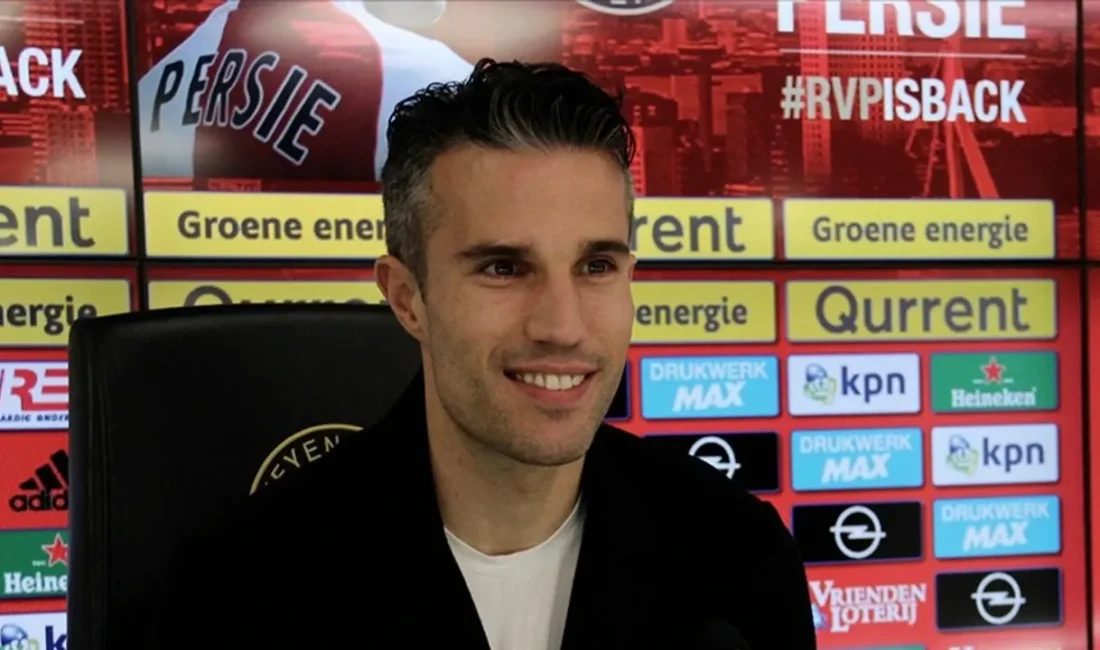 Hollanda futbolunun önemli sporcularından Robin van Persie, futbolculuk kariyerinde formasını