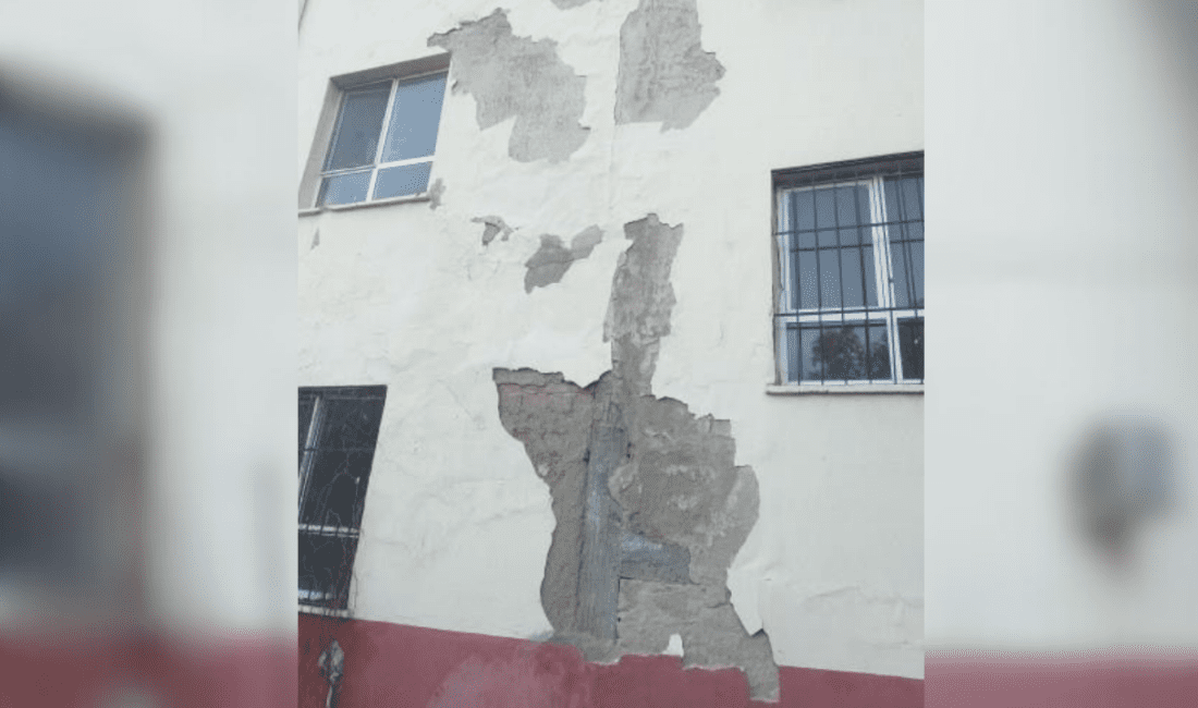 İzmir’in Bayraklı ilçesi, Nafiz Gürman Mahallesi’nde bulunan Cemil Atlas İlköğretim Okulu’nun